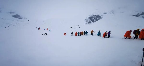 N配资 “有人带着小孩去徒步”，珠峰东坡暴雪亲历者发声